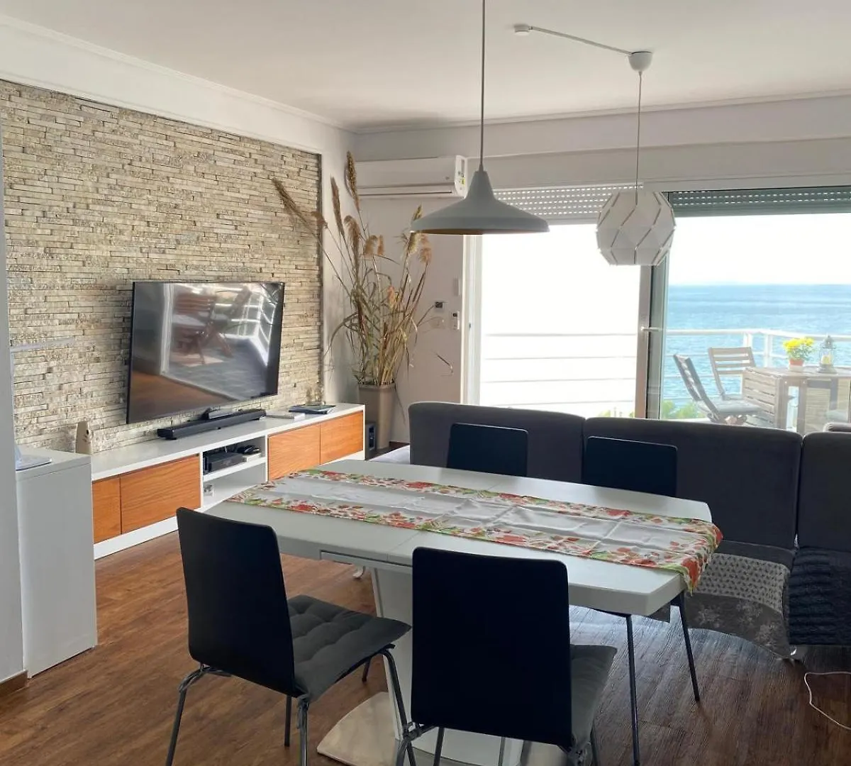 Sunset Apt - Beach, Relaxation, Best Location Sarandë 0*,  알바니아